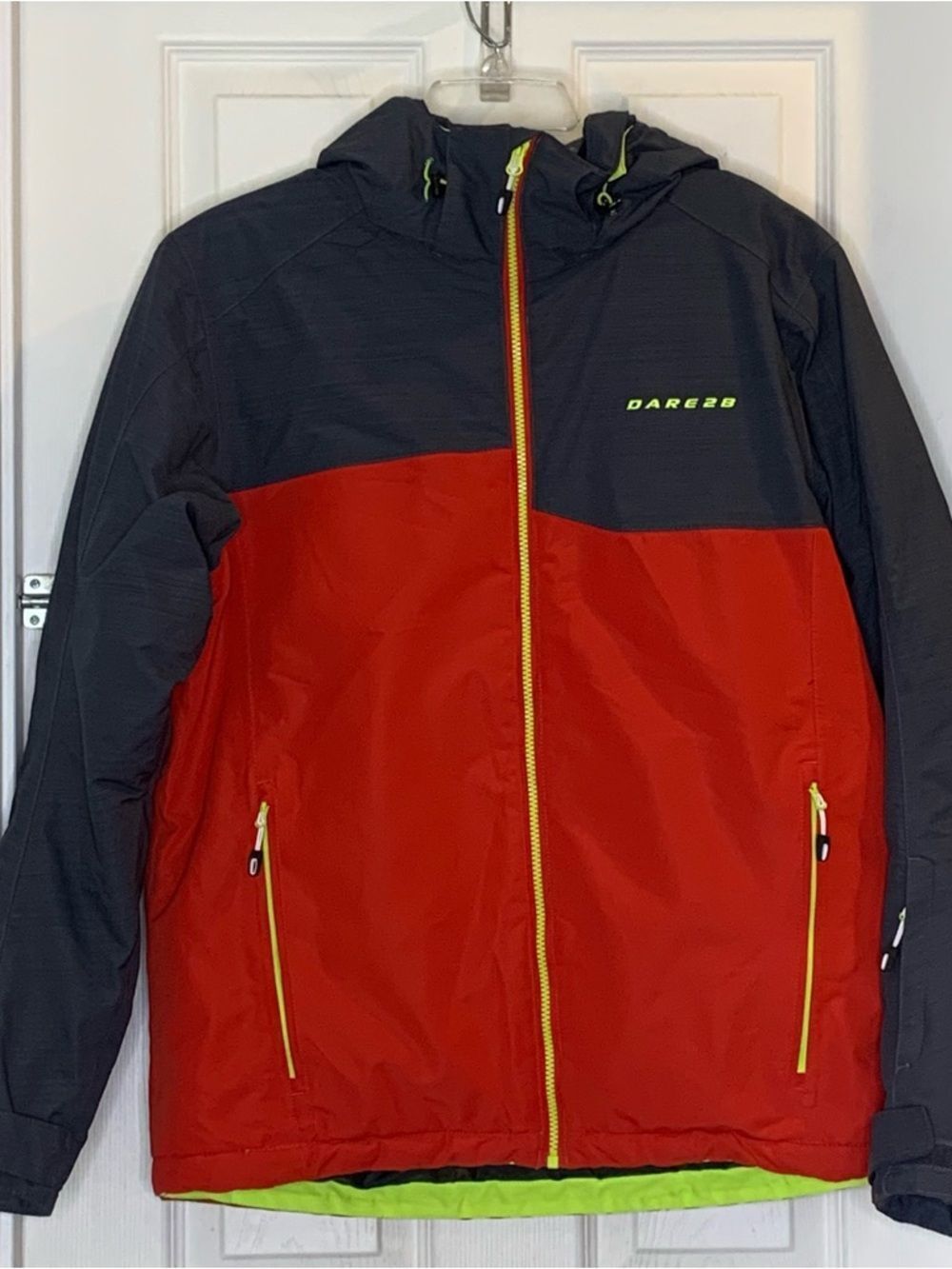 Dare 2b Declarate men's waterproof insulated ski jacket in red and grey size L